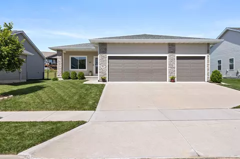 95 Bailey Cir, Waukee, IA 50263