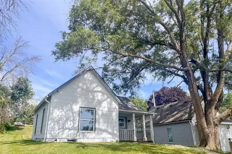 606 N 3rd St, Guthrie Center, IA 50115