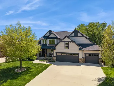 10534 NW 75th Pl, Johnston, IA 50131