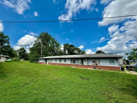 910 N 6th Ave E, Newton, IA 50208