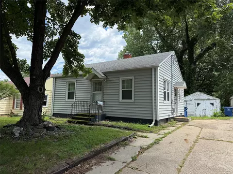 4121 Oxford St, Des Moines, IA 50313