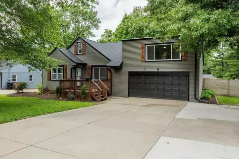 1244 70th St, Windsor Heights, IA 50324