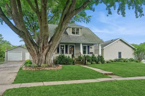 1015 W 2nd St, Pella, IA 50219