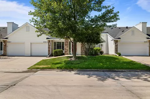 10500 Meredith Dr #6, Urbandale, IA 50322