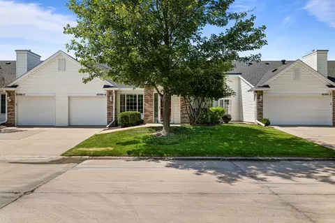 10500 Meredith Dr #6, Urbandale, IA 50322