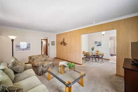 6701 Carpenter Ave, Windsor Heights, IA 50324