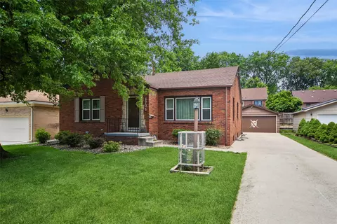 6701 Carpenter Ave, Windsor Heights, IA 50324