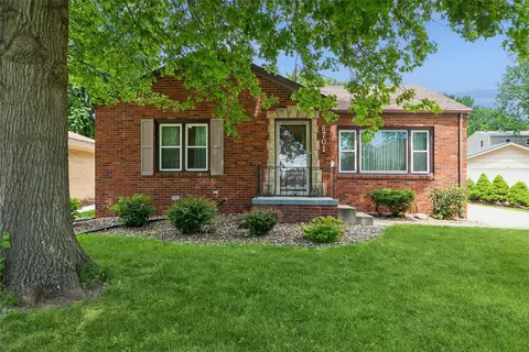 6701 Carpenter Ave, Windsor Heights, IA 50324