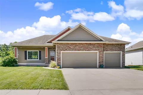 1488 Marina Cove Dr, Polk City, IA 50226