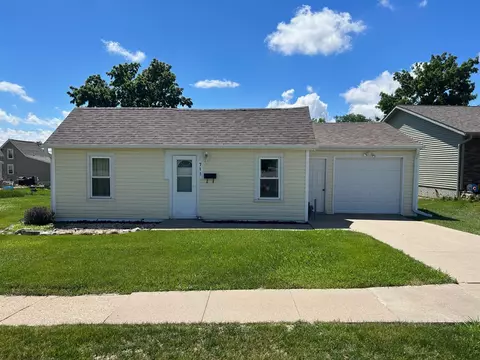 711 Spring St, Grinnell, IA 50112