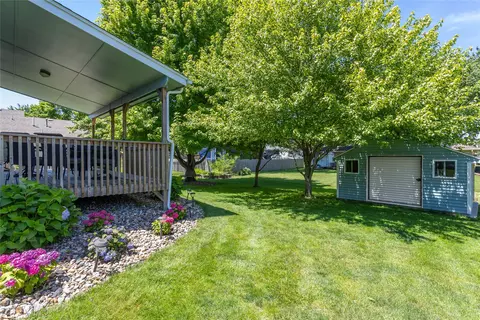 1006 SE Peterson Dr, Ankeny, IA 50021
