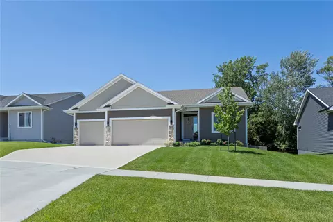 10041 Powell Ave, Johnston, IA 50131