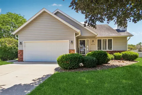 8008 Goodman Dr, Urbandale, IA 50322