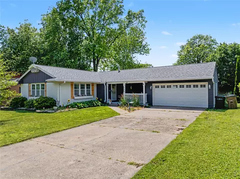 926 30th St, West Des Moines, IA 50265
