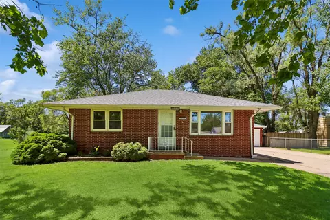 5950 SE 19th St, Des Moines, IA 50320
