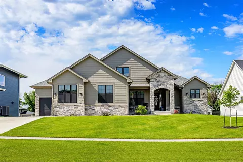 1012 W Aspen Ridge Cir, Polk City, IA 50226