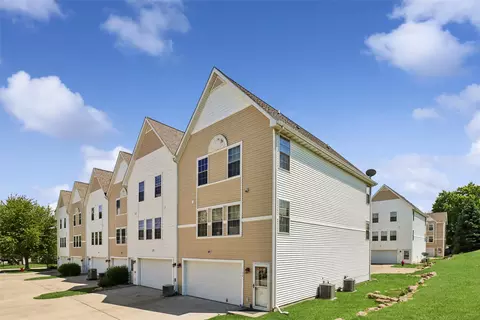 1132 10th Ave NW, Altoona, IA 50009