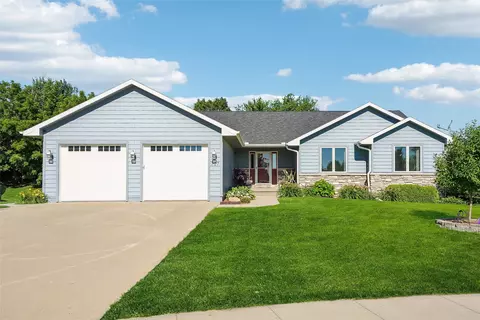 707 N W St, Indianola, IA 50125