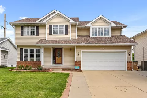 9217 Ridgeview Dr, Johnston, IA 50131