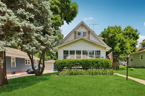 3917 11th St, Des Moines, IA 50313