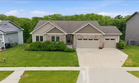 617 Timberview Dr, Adel, IA 50003