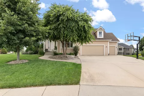 1104 NW Gabus Cir, Grimes, IA 50111