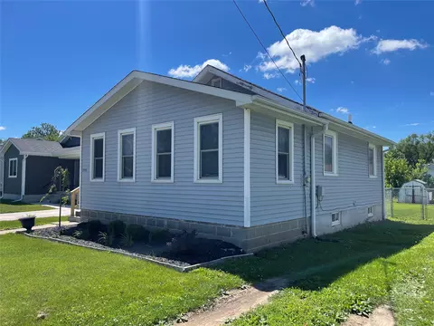 2735 Elm St, Des Moines, IA 50317