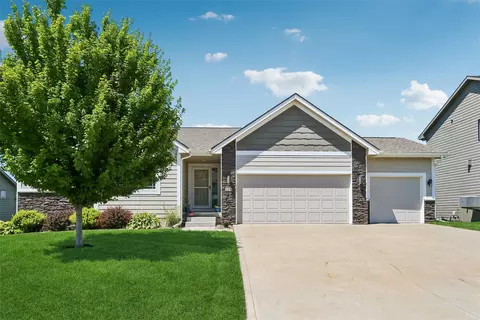 575 NE Brookshire Dr, Waukee, IA 50263