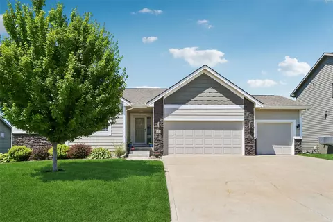 575 NE Brookshire Dr, Waukee, IA 50263