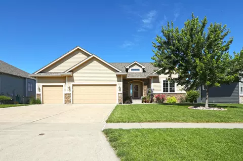 1322 Crimson St, West Des Moines, IA 50266