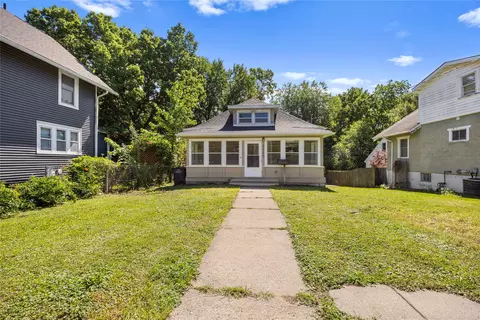 2405 E 9th St, Des Moines, IA 50316