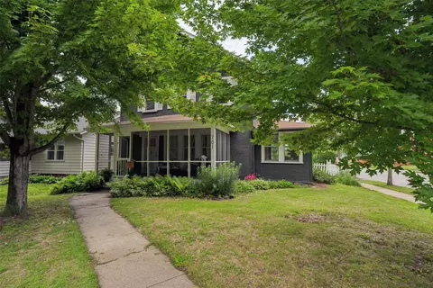 701 45th Pl, Des Moines, IA 50312