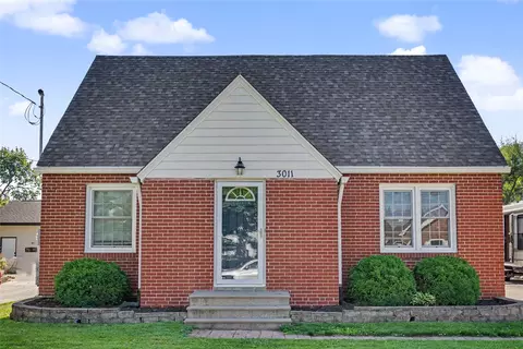 3011 48th St, Des Moines, IA 50310