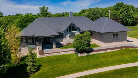 320 Painted Woods Dr, Waukee, IA 50263