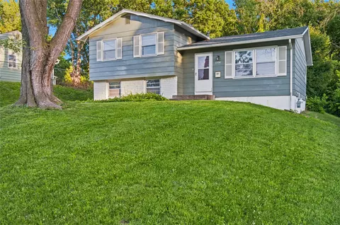 2754 Holcomb Ave, Des Moines, IA 50310