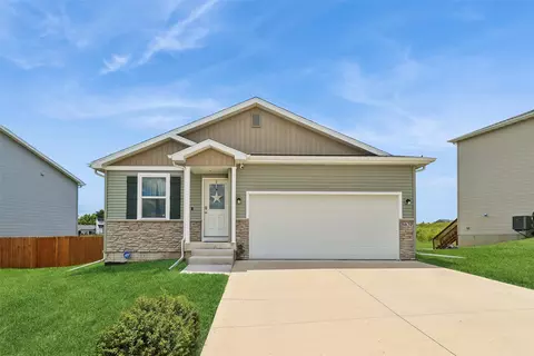 5637 Brook View Ave, Des Moines, IA 50317