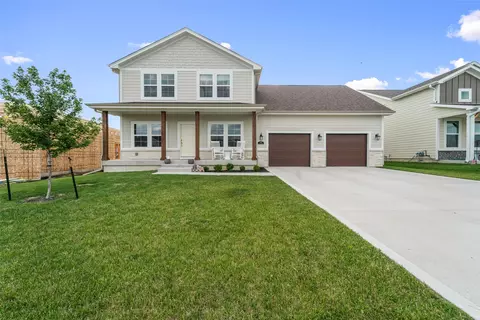 4716 90th St, Urbandale, IA 50322