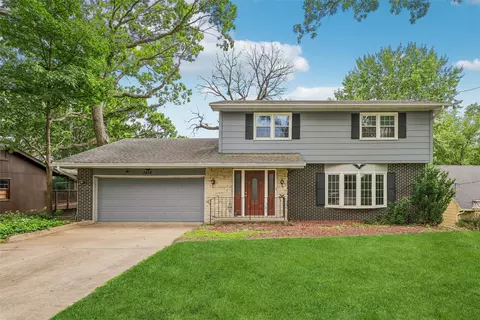 3414 Skyline Dr, Des Moines, IA 50310