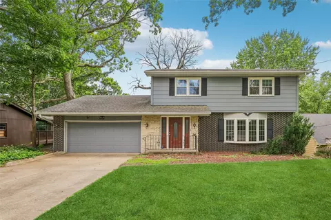 3414 Skyline Dr, Des Moines, IA 50310
