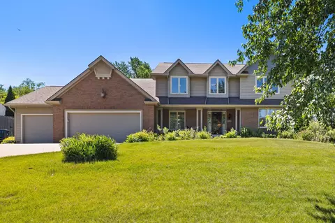 8620 Horton Cir, Urbandale, IA 50322