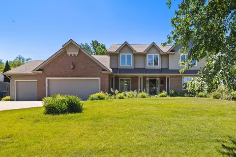 8620 Horton Cir, Urbandale, IA 50322