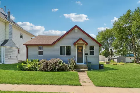 204 Grand St, Guthrie Center, IA 50115