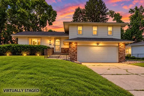 6800 Holcomb Ave, Urbandale, IA 50322