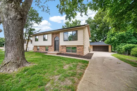 8642 Sunny Hill Dr, Clive, IA 50325