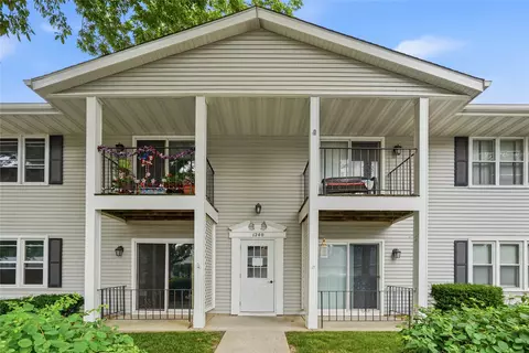 1240 49th St #6, West Des Moines, IA 50266