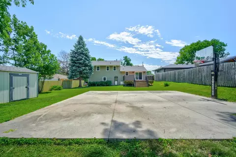 7205 Maple Dr, Urbandale, IA 50322