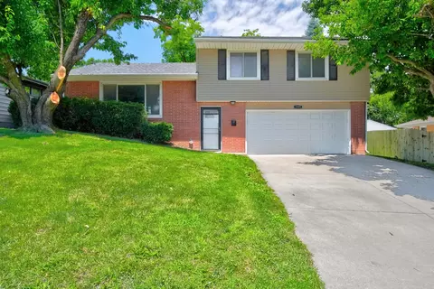 7205 Maple Dr, Urbandale, IA 50322