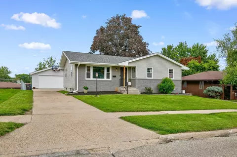 2712 Richmond Ave, Des Moines, IA 50317