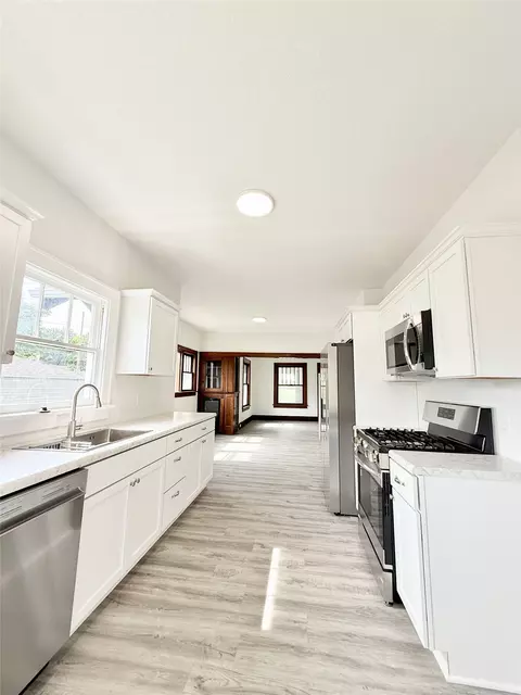 617 E Watrous Ave, Des Moines, IA 50315