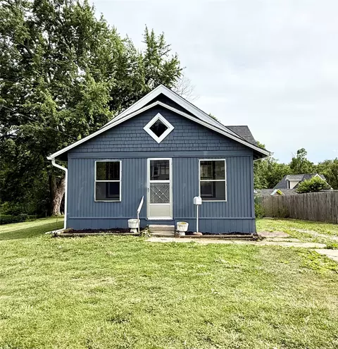 617 E Watrous Ave, Des Moines, IA 50315